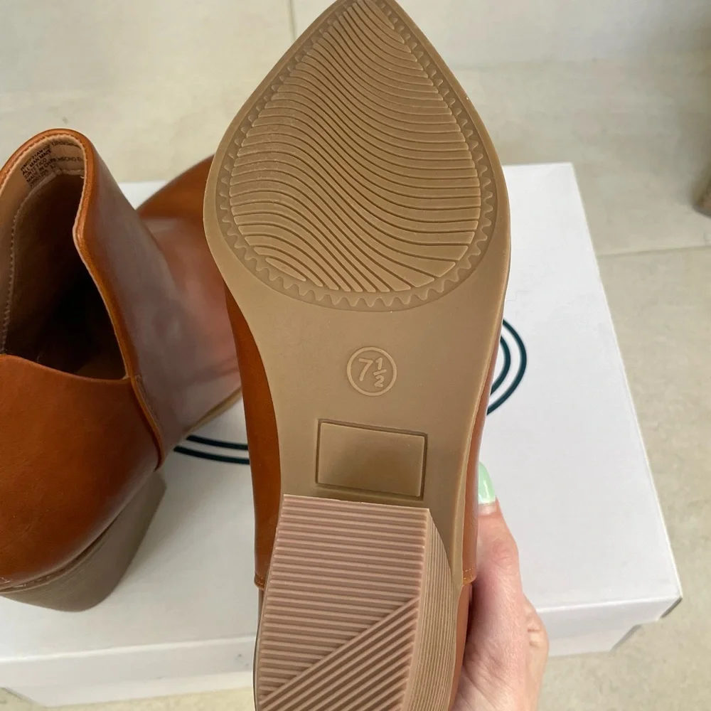 Scoop Heeled Booties in Cognac Color Size 7.5 - NEW WITH BOX - Picture 8 of 10